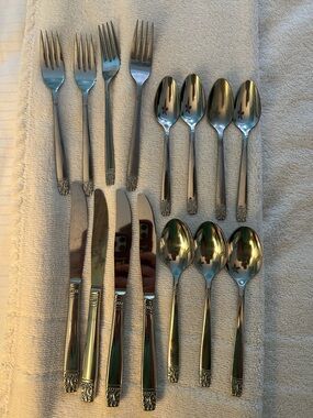 Vintage Oneida Aztec Encore Stainless Set of 19 Flatware Silverware W.H. Rogers